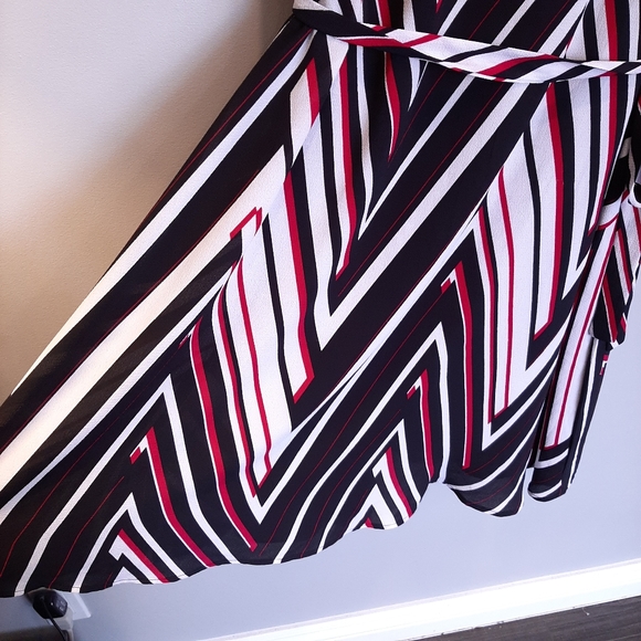 MICHEL STUDIO Chevron Striped Fit & Flare Sleeveless Dress Tie Waist Black White - Picture 13 of 16